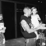 Adam Levine Completa...