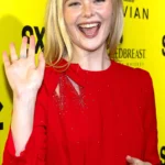 🎬 Elle Fanning...