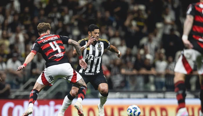 Hulk-em-Atletico-MG-x-Flamengo-aspect-ratio-512-320-1