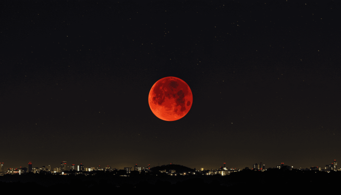 freepik__lua-totalmente-avermelhada-no-cu-escuro-da-madruga__18157