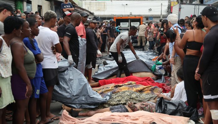 RIO DE JANEIRO, BRAZIL - OCTOBER 29: (EDITOR'S NOTE: Image depicts death.) People collect bodies found in the woods in the Penha neighborhood a day after a massive anti-gang police operation took place at the Complexo da Penha and Alemao favelas on October 29, 2025 in Rio de Janeiro, Brazil. The 'Operação Contenção' is considered the biggest of its kind in Rio de Janeiro, with at least 64 people reported dead, including 4 police officers among those. The operation targeted the Comando Vermelho, one of the biggest criminal gangs in the city.  (Photo by Wagner Meier/Getty Images)
